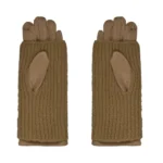 Beige vingerloze wollen handschoenen.