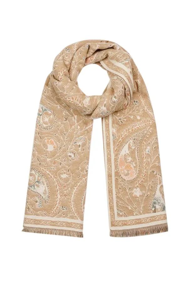Beige sjaal met paisley patroon en franjes.