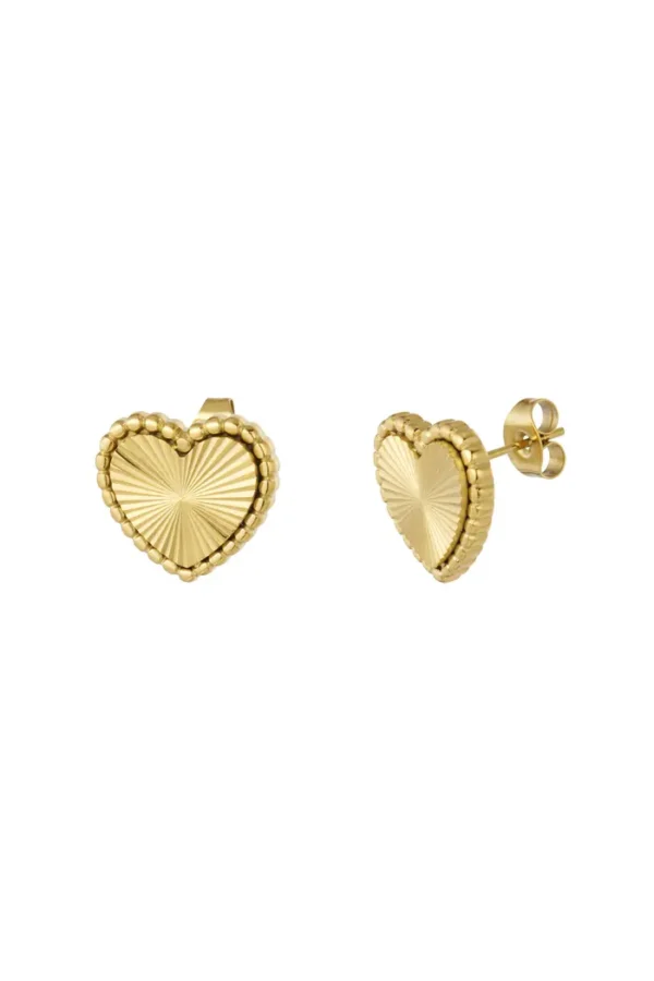 Gouden hartvormige oorstekers.