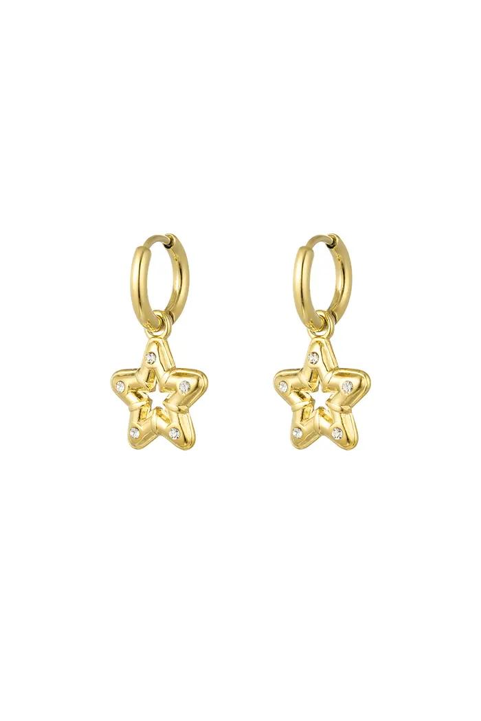 Gouden ster oorbellen met diamantjes.